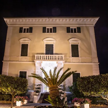 Villa Parisi Grand Hotel-3